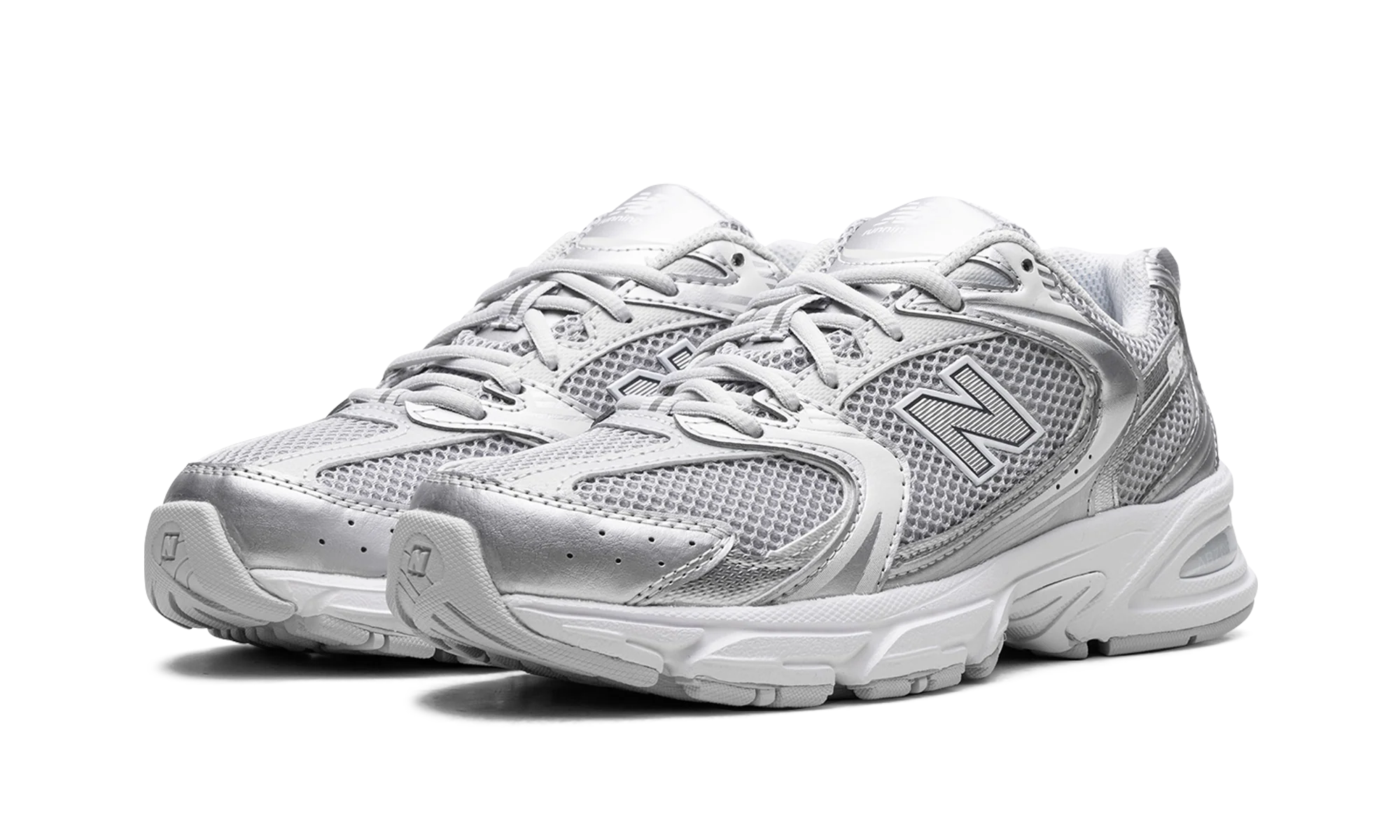 NB 530 – "Moonbeam Silver Metallic"